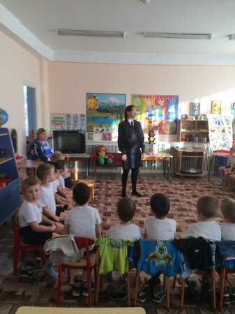 Инспекторы ГИБДД в гостях у дошкольников