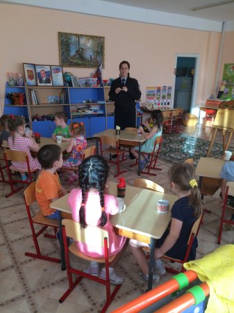 Инспекторы ГИБДД в гостях у дошкольников