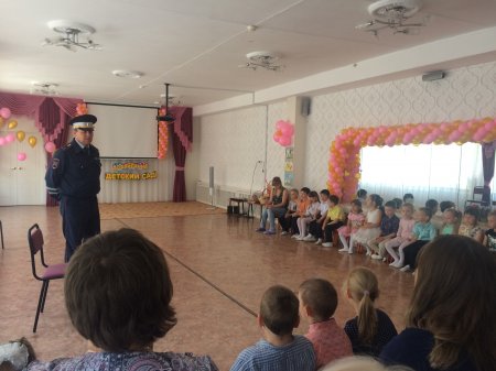 Инспекторы ГИБДД в гостях у дошкольников